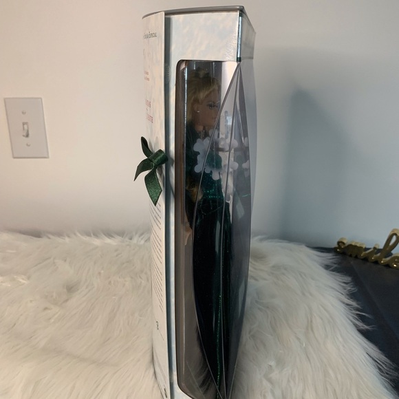 Collectable Barbie 2004 Special Edition in Green and Silver - Picture 5 of 7